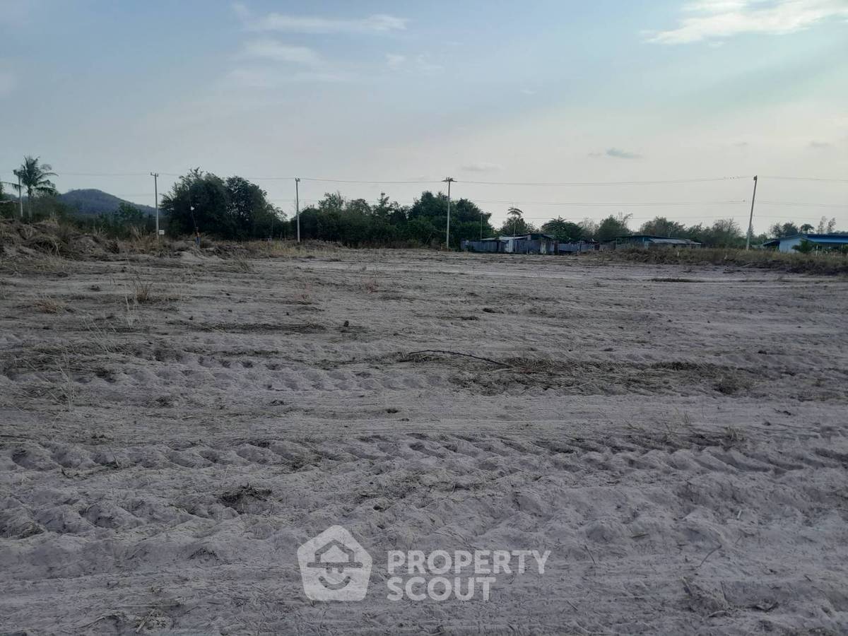 รูป ที่ดินสำหรับปล่อยขาย 3,200 ตารางเมตร แถว ใน หนองแก (ID 2064690) - รูปที่ 1/7