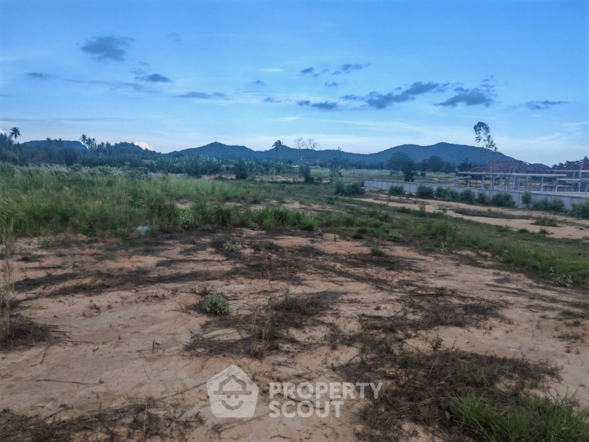 รูป ที่ดินสำหรับปล่อยขาย 8,308 ตารางเมตร แถว ใน วังก์พง (ID 2088510) - รูปที่ 1/5