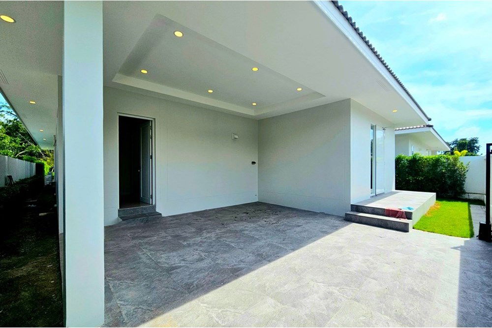 picture [920601001-694] Spacious Modern Villa, 3 Bed 4 Bath in Hua Hin For Sale - 2/37