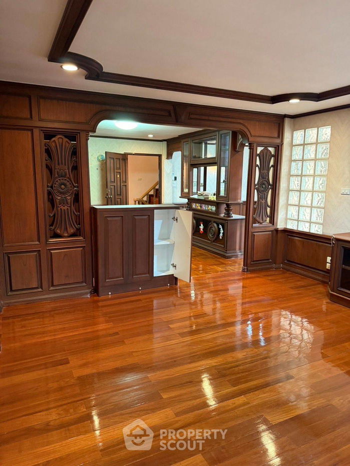 รูป ทาวน์เฮาท์ 7-ห้องนอน ใน บางโคล่ (ID 2104554) - รูปที่ 19/24