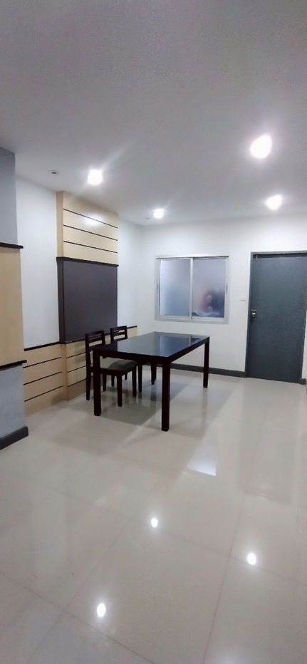 รูป ขายบ้านทาวน์เฮ้าส์ 2 ชั้น เนื้อที่ 29 ตร.วา มบ.สินทวีเทียนทะเล2 ซ.เทียนทะเล20 - รูปที่ 2/10