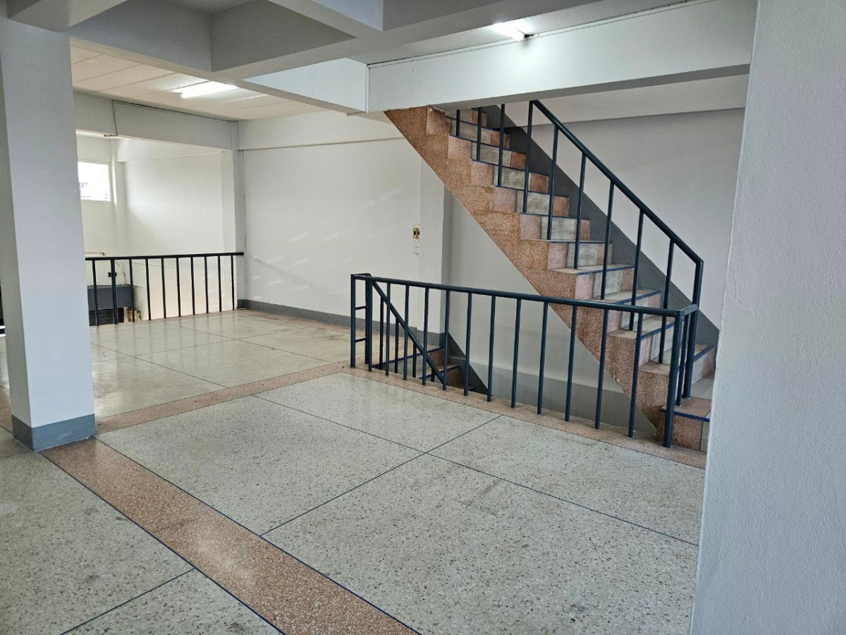 รูป ให้เช่าตึกแถว 5 ชั้น ซอยวัดนักบุญเปโตร ตำบลท่าข้าม อำเภอสามพราน จังหวัดนครปฐม 5 ชั้น 5 ห้องนอน 5 ห้องน้ำ แต่งสวยพร้อมอยู่ ใกล้วัดนักบุญเปโตร - รูปที่ 3/7