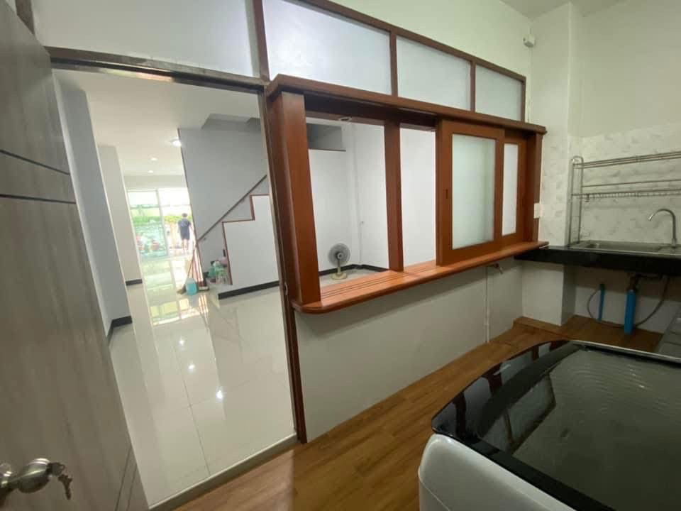 picture LTH13648 – Townhouse for Rent at Pracharat Bamphen 9 (Huai Khwang). 3 beds 4 baths Near MRT Huai Khwang ONLY 40K/Month - 2/9