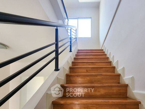 รูป ทาวน์เฮาท์ 4-ห้องนอน ใน บางขุนกอง (ID 2028251) - รูปที่ 11/16