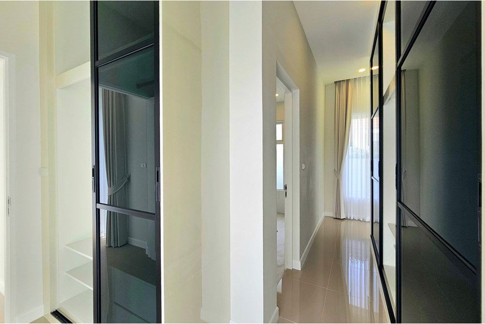 picture [920601001-694] Spacious Modern Villa, 3 Bed 4 Bath in Hua Hin For Sale - 25/37