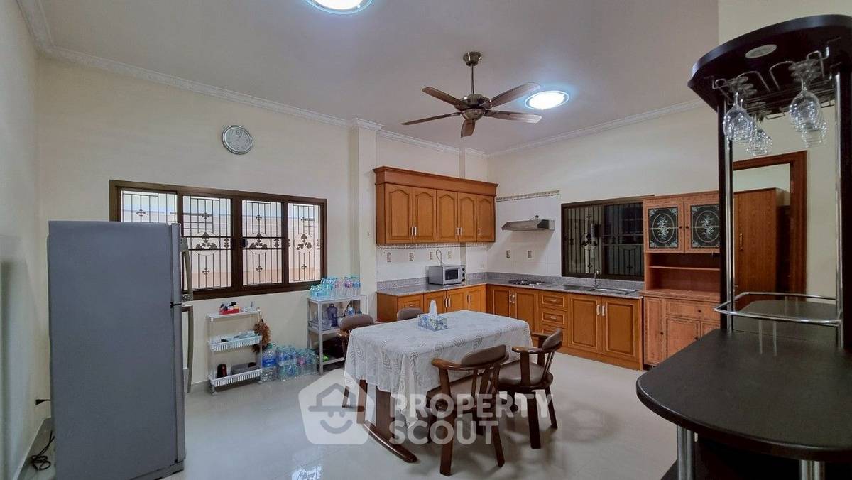 รูป บ้าน 3-ห้องนอน ที่ พรเทพ การ์เด้น วิลล์ 6 ใกล้ เมืองพัทยา (ID 2110440) - รูปที่ 6/23