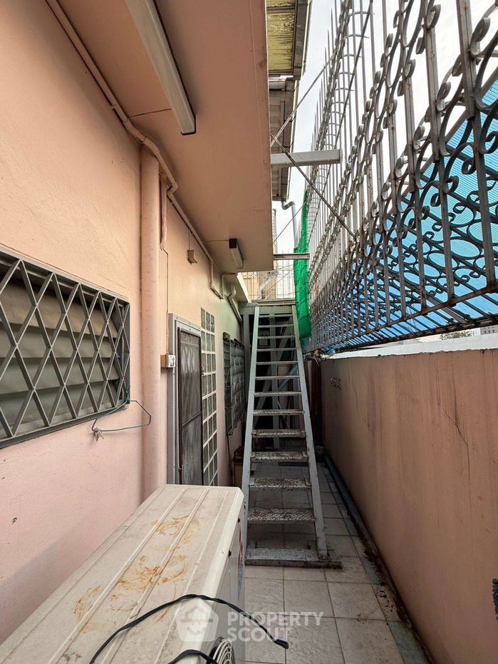 รูป ทาวน์เฮาท์ 7-ห้องนอน ใน บางโคล่ (ID 2104554) - รูปที่ 11/24