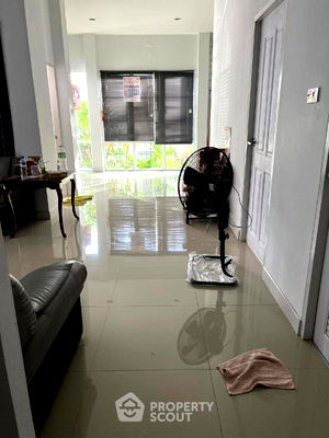 Houses for sale Muang Chon Buri Chonburi : 3-BR House in Nong Ri (ID 1336715)