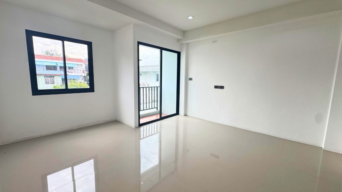 picture Commercial building for sale, new condition, never used, 4 floors (Mix-Use), Soi Lad Phrao 107, ready for immediate use. - 11/17
