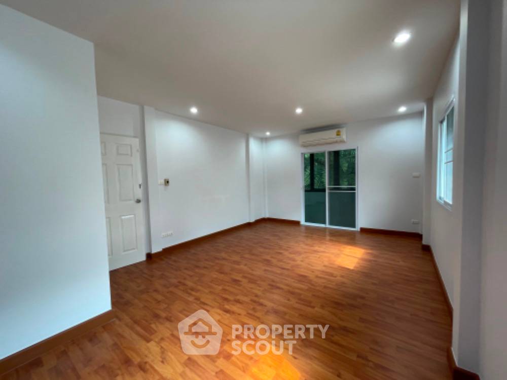 รูป บ้าน 3-ห้องนอน ใน ลาดพร้าว (ID 1062000) - รูปที่ 6/9