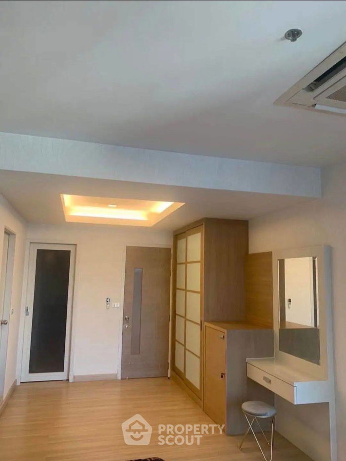 picture 2-BR Condo at Baan Sathorn Chaopraya near BTS Krung Thon Buri (ID 1094849) - 8/13