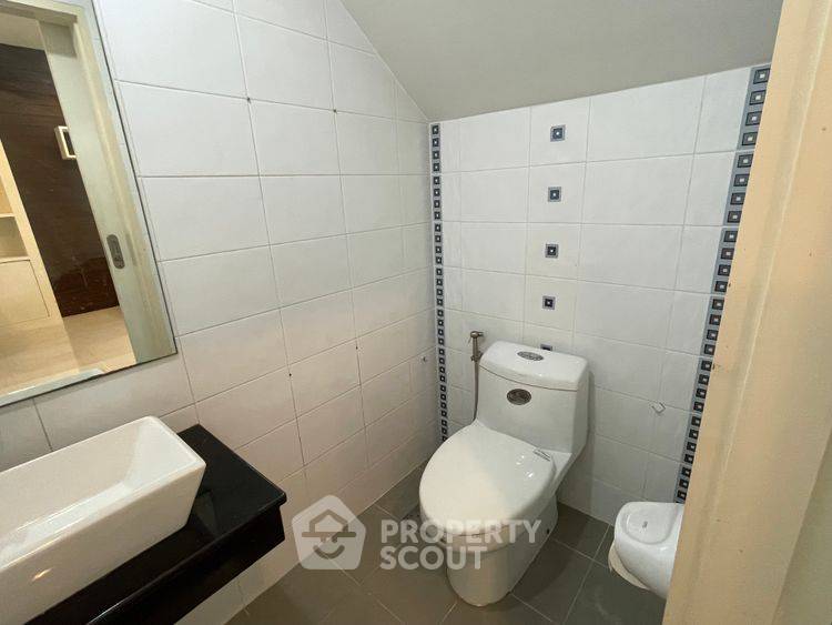 picture 3-BR Townhouse in Talat Bang Khen (ID 2430768) - 6/16