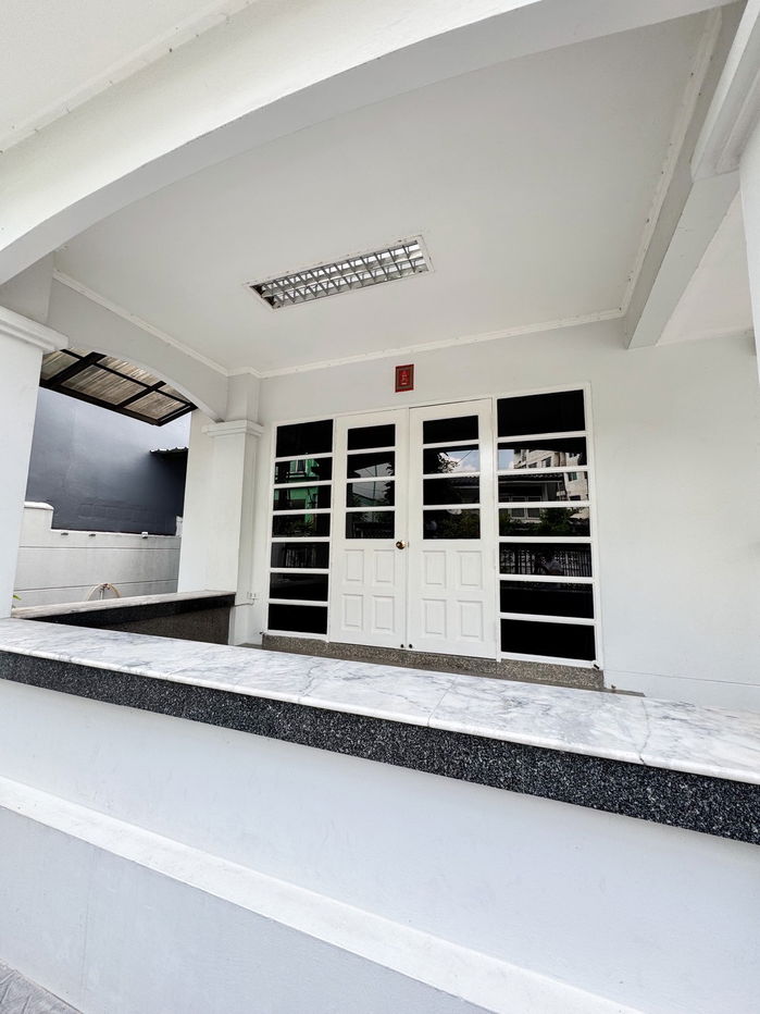 รูป Single house for rent in Lat Phrao Wang Hin (SPSAD3667) - รูปที่ 3/16