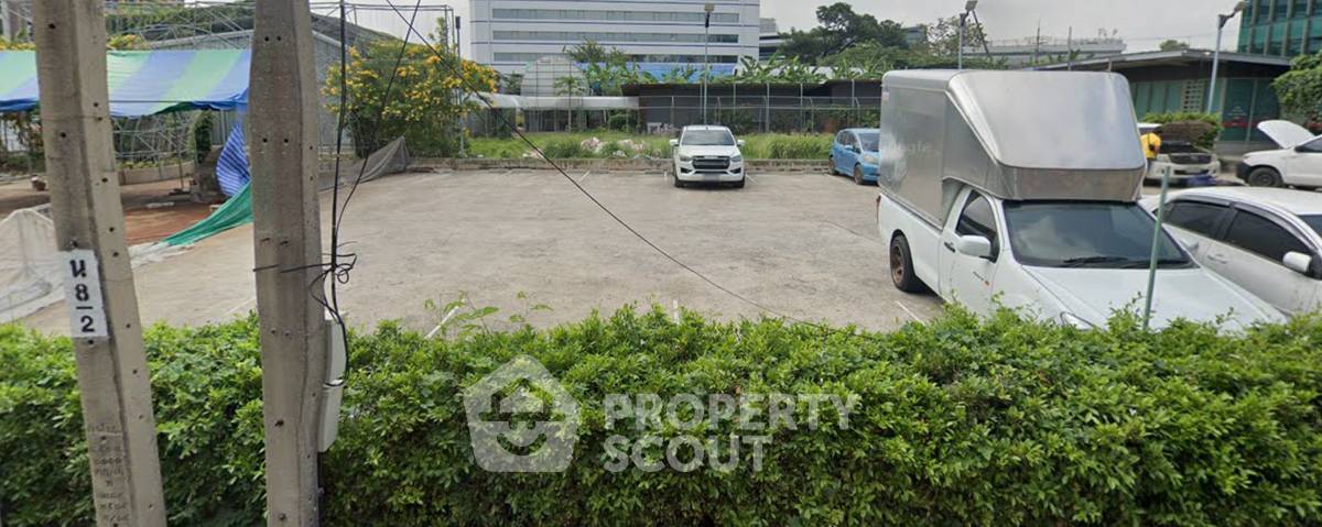 รูป ที่ดินสำหรับปล่อยขาย 2,464 ตารางเมตร แถว ใน ทุ่งสองห้อง (ID 1440089) - รูปที่ 4/5