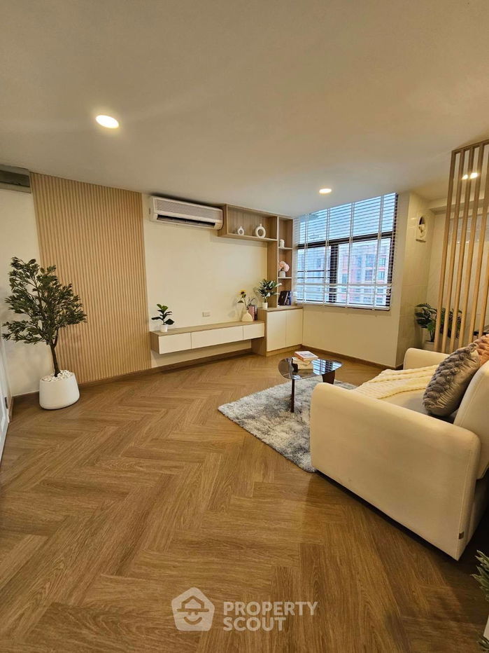 picture 1-BR Condo at Ratchaarpa Tower Condominium in Chan Kasem (ID 2098300) - 1/9