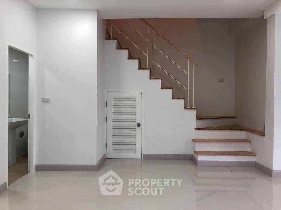 รูป ทาวน์เฮาท์ 3-ห้องนอน ใน บางชัน (ID 1123482) - รูปที่ 5/9