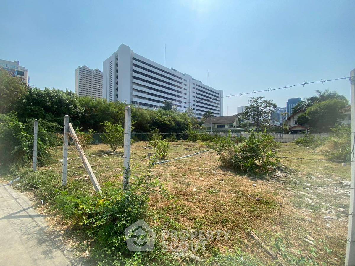 รูป ที่ดินสำหรับปล่อยขาย 1,940 ตารางเมตร แถว ใน จอมพล (ID 2060229) - รูปที่ 1/13