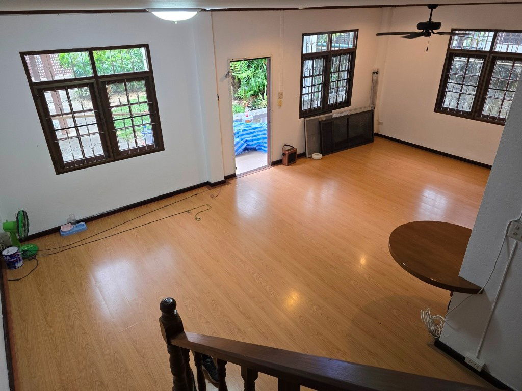 picture Renovated house 2 sto partly furnished with 3 bed plus 1-sto house about 10-15min walk BTS Thong Lo - Ekkamai   - 19/39