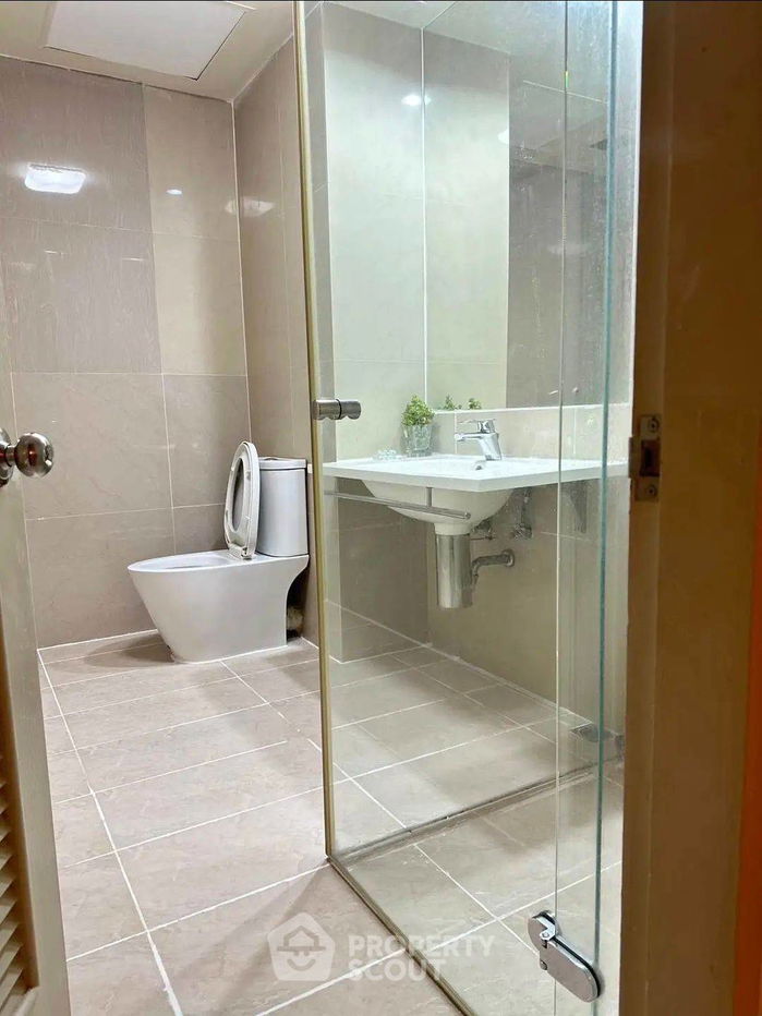 picture 2-BR Condo at Baan Sathorn Chaopraya near BTS Krung Thon Buri (ID 1094849) - 12/13