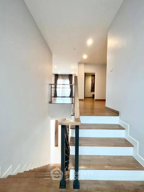 รูป บ้าน 4-ห้องนอน ที่ เซนโทร วิภาวดี ใน ดอนเมือง (ID 2148203) - รูปที่ 3/10