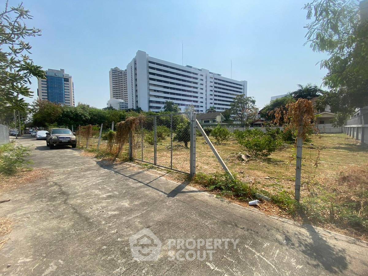 รูป ที่ดินสำหรับปล่อยขาย 1,940 ตารางเมตร แถว ใน จอมพล (ID 2060229) - รูปที่ 2/13