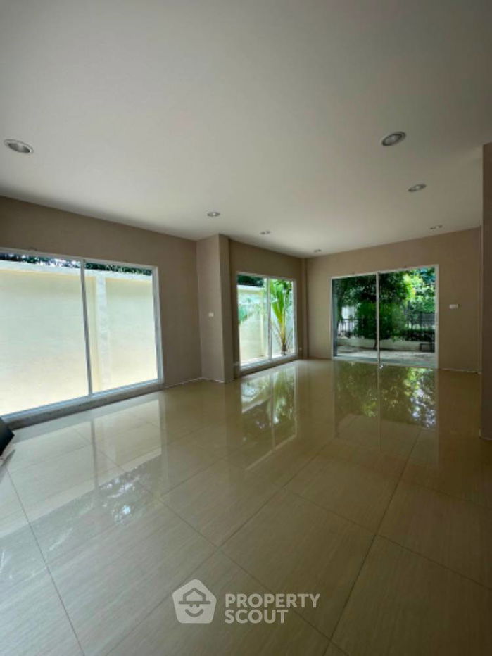 รูป บ้าน 4-ห้องนอน ใน บ้านใหม่ (ID 1490003) - รูปที่ 9/27