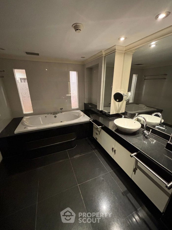 picture 4-BR Condo at All Seasons Mansion Condominium near BTS Phloen Chit (ID 1493421) - 17/26