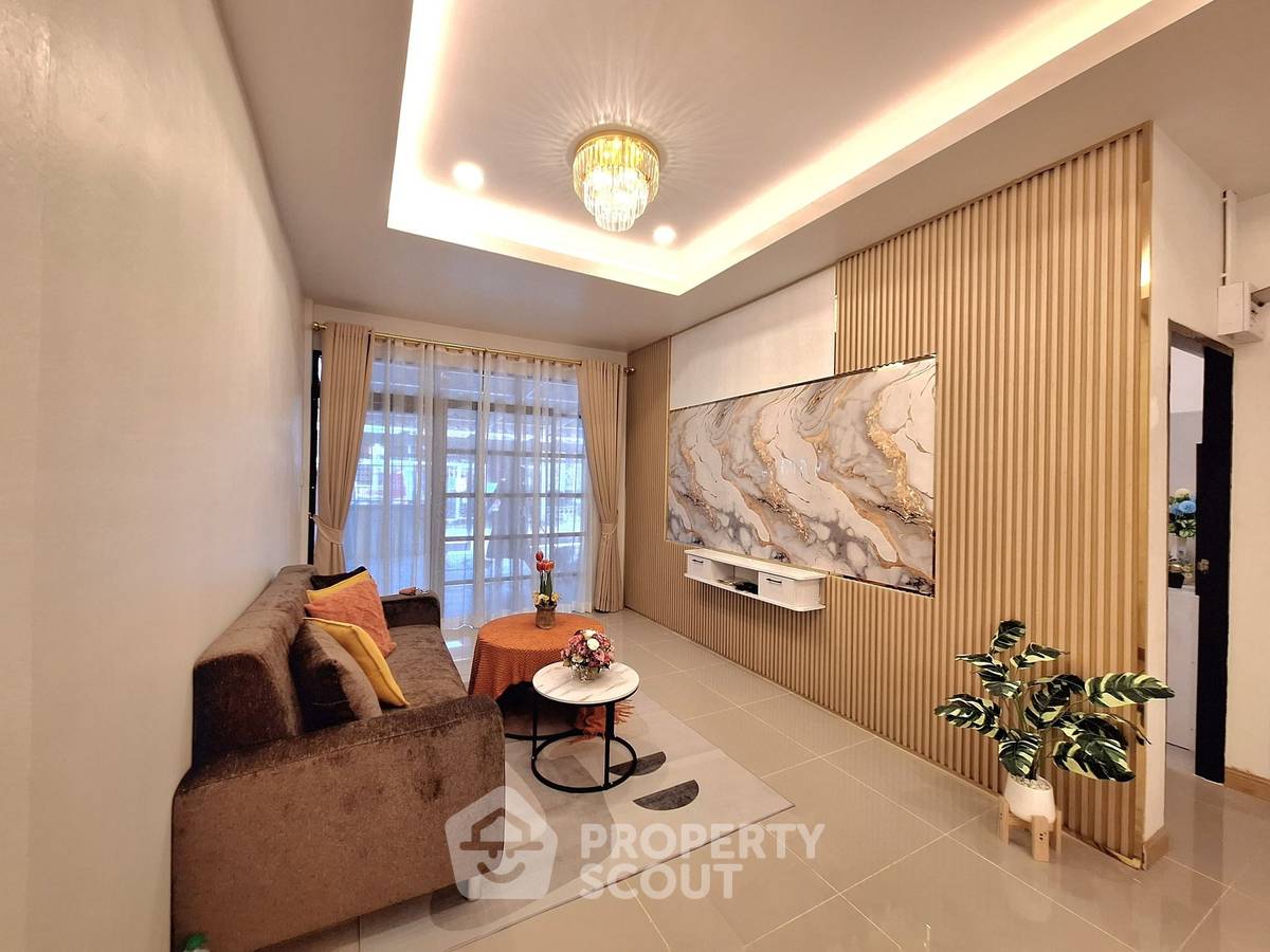 รูป ทาวน์เฮาท์ 2-ห้องนอน ใกล้ พัทยาตะวันออก (ID 2099785) - รูปที่ 3/13