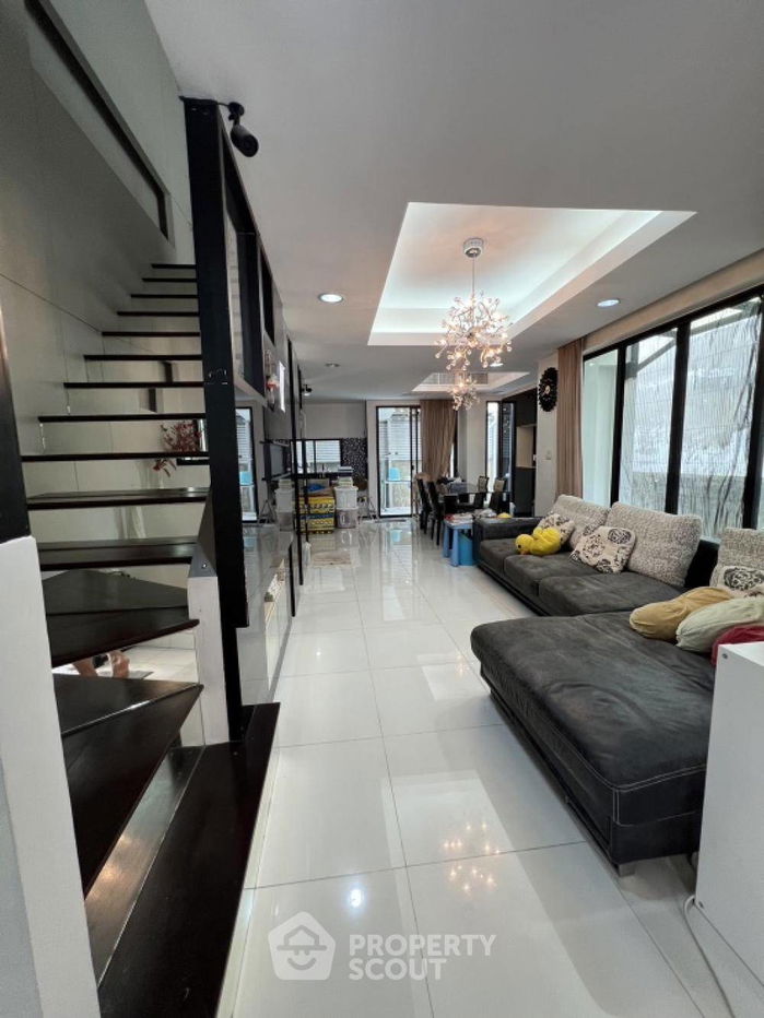 รูป ทาวน์เฮาท์ 4-ห้องนอน ใน จันทรเกษม (ID 1431434) - รูปที่ 2/14