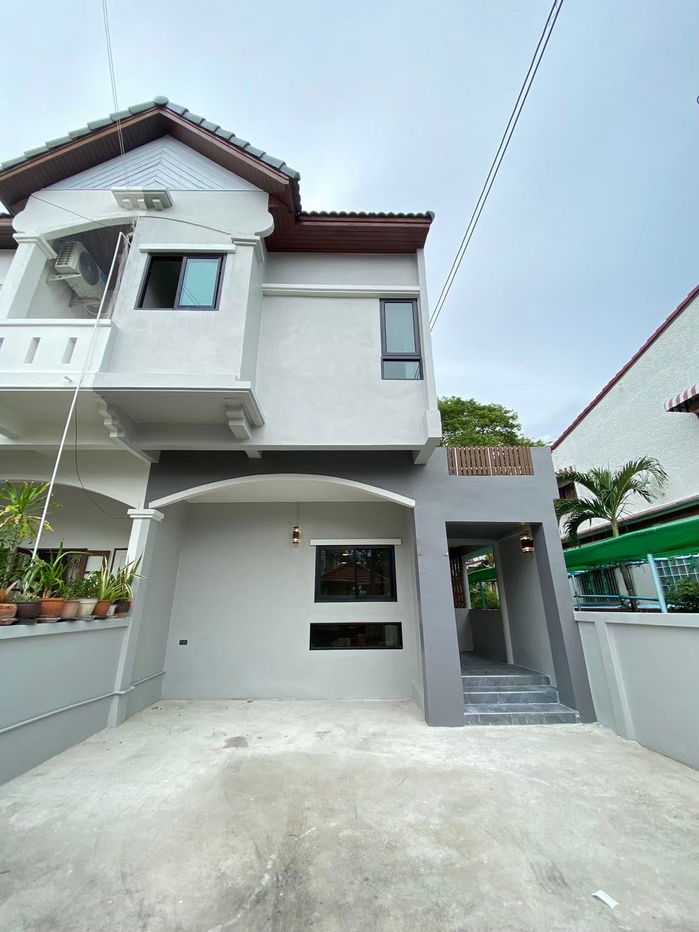 picture Townhouse for rent in Ramkhamhaeng (SPSAD3665) - 1/11