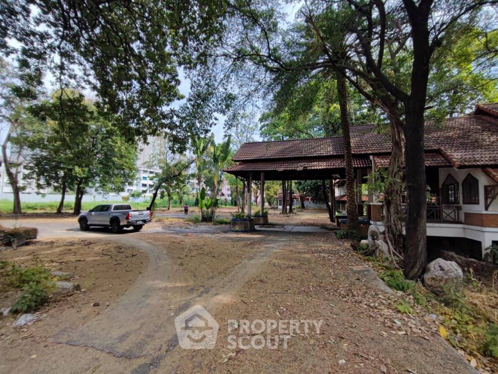 รูป ที่ดินสำหรับปล่อยเช่า 6,400 ตารางเมตร แถว ใน ทุ่งสองห้อง (ID 2075611) - รูปที่ 2/10