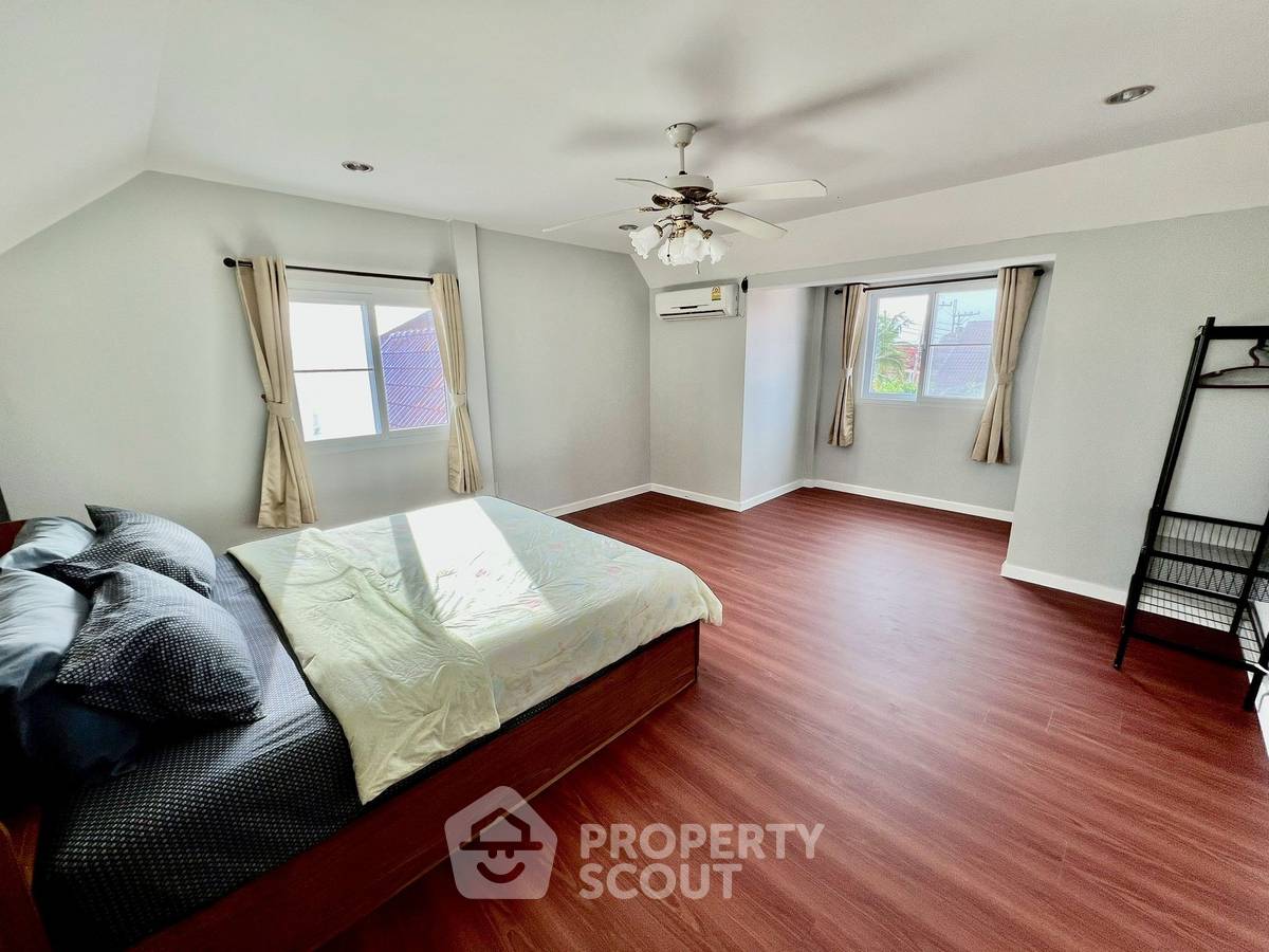 รูป วิลล่า 4-ห้องนอน ใกล้ พัทยาตะวันออก (ID 2133274) - รูปที่ 9/18