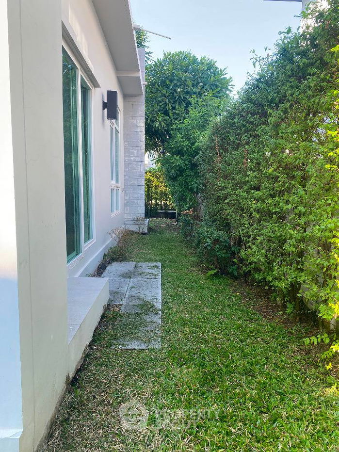 picture 3-BR House at Mantana Motorway-New Krungthepkreetha close to Suvarnabhumi Airport (ID 2048315) - 14/18