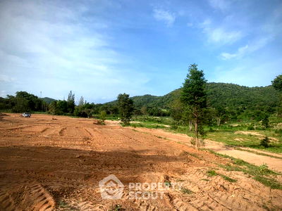 Land for sale Hua Hin Prachaubkirikhan : 948 m² Land for Sale in Thap Tai (ID 2080047)