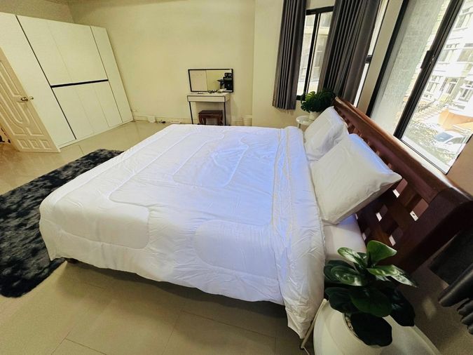 4-bed townhouse for rent, 350 sqm, 33 sq wah, Chicha Castle