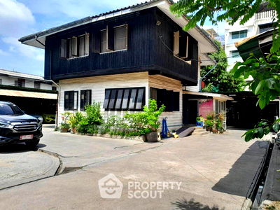 ที่ดิน ม.ราชภัฏวไลยอลงกรณ์ ศูนย์กรุงเทพ : ที่ดินสำหรับปล่อยขาย 1,600 ตารางเมตร แถว ใกล้ บ้านครัว (ID 1765213)