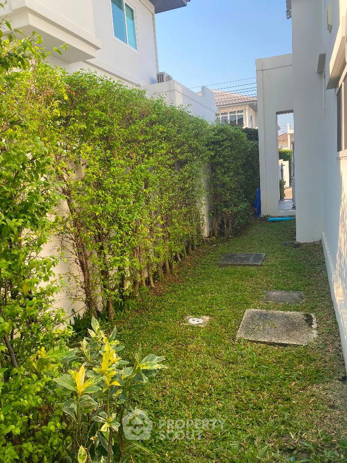 picture 3-BR House at Mantana Motorway-New Krungthepkreetha close to Suvarnabhumi Airport (ID 2048315) - 15/18