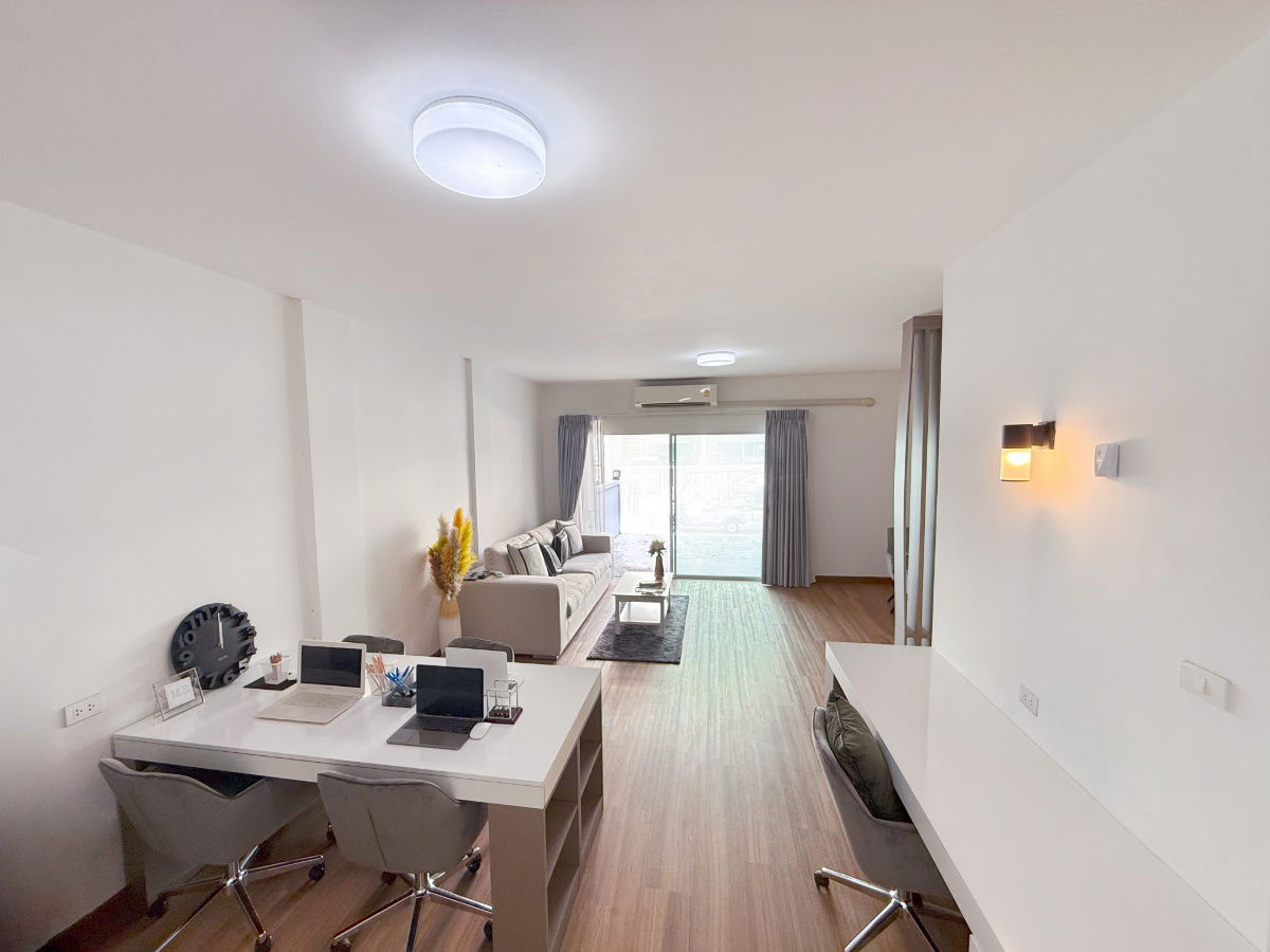 รูป ขายบ้านพร้อมอยู่ทาวน์โฮมใหม่ 3 ชั้น เดอะ ริช บิซโฮม สุขุมวิท 105 ใกล้ BTS สถานีลาซาล 450 เมตร - รูปที่ 2/7