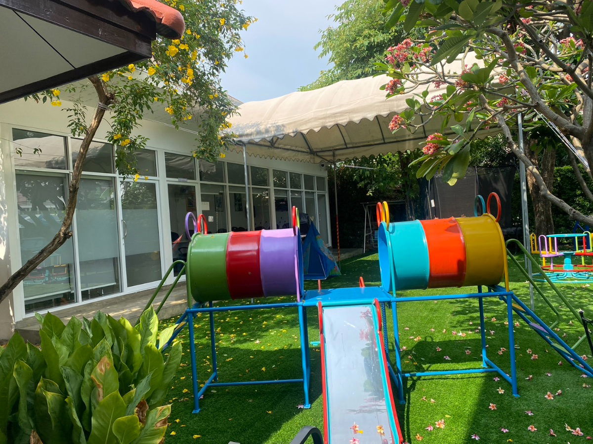 picture Detached house and one-story house on land 309 sq wah in a courtyard about 350 sq m. 10 Parking for office or health clinic. - 4/31