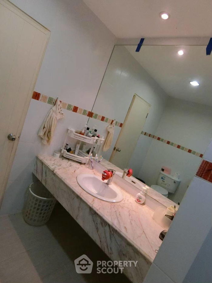 picture 2-BR Condo at Country Complex Bangna near BTS Bang Na (ID 1267410) - 8/33