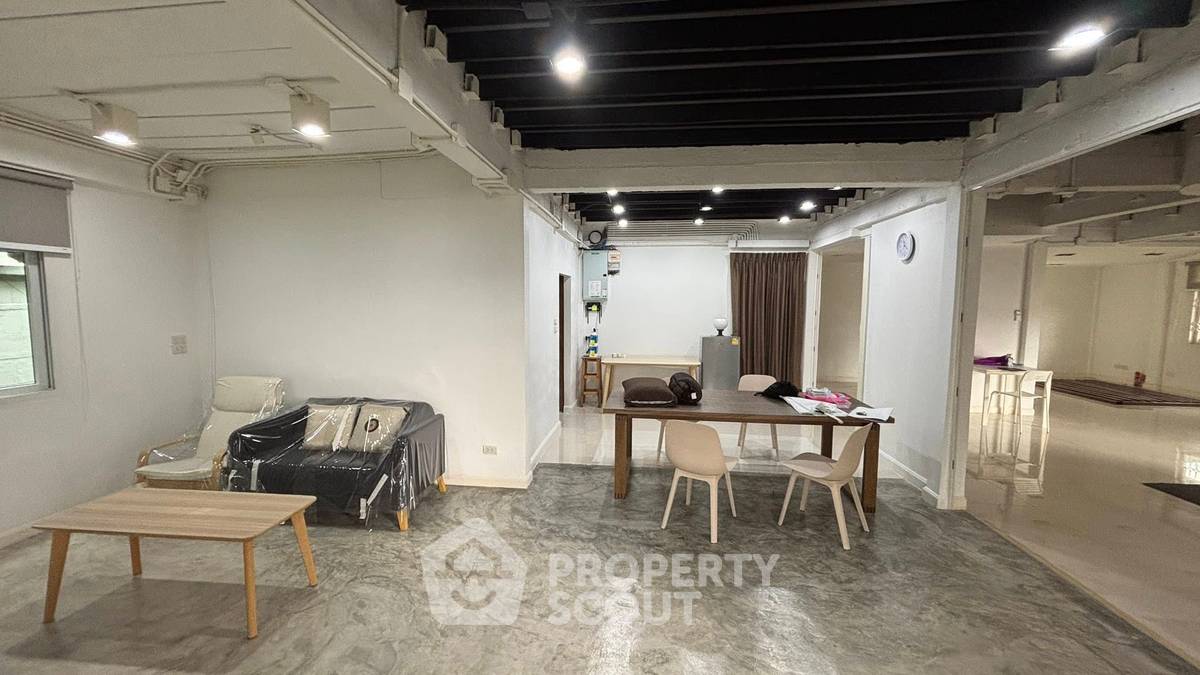 รูป บ้าน 5-ห้องนอน ที่ หมู่บ้านอมรพันธ์ 9 ใน ลาดพร้าว (ID 2126766) - รูปที่ 9/19