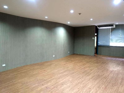 Office for rent Sathon Nuea Road : Rent Charn Issara Tower1 60 m2