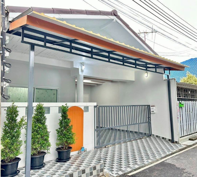 รูป บ้านสวย ถนนเมน ทำเลดี  หลังบ้านโล่ง  หมู่บ้านร่มเงาไม้ บางบัวทอง ถนนวัดลาดปลาดุก - รูปที่ 2/16