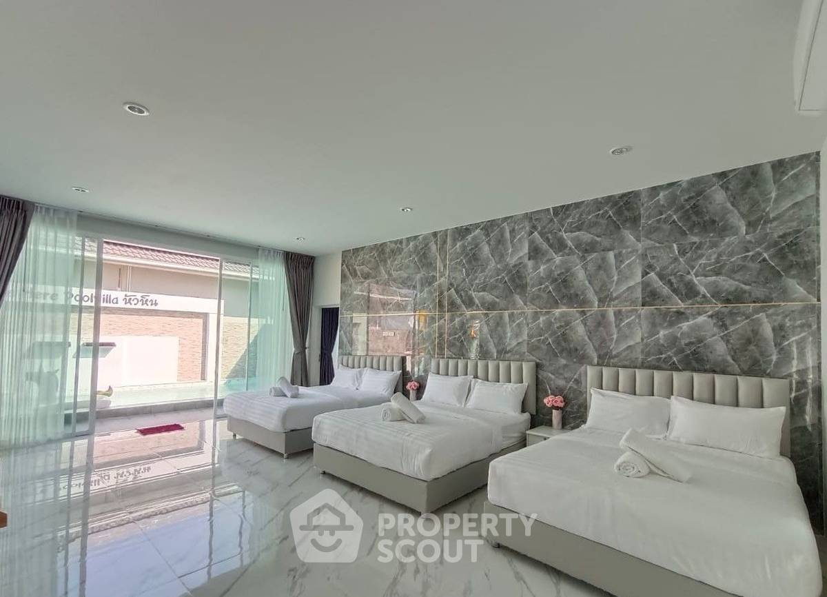 picture 4-BR Villa close to Hua Hin City (ID 1234212) - 2/12