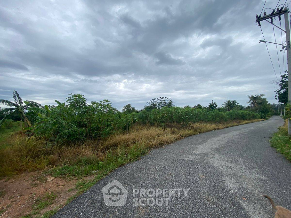 รูป ที่ดินสำหรับปล่อยขาย 10,996 ตารางเมตร แถว ใน สุรศักดิ์ (ID 2111916) - รูปที่ 3/4