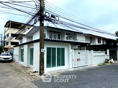 Houses for sale Pantip Plaza Ngamwongwan : 2-BR House near MRT Wong Sawang (ID 1242515)
