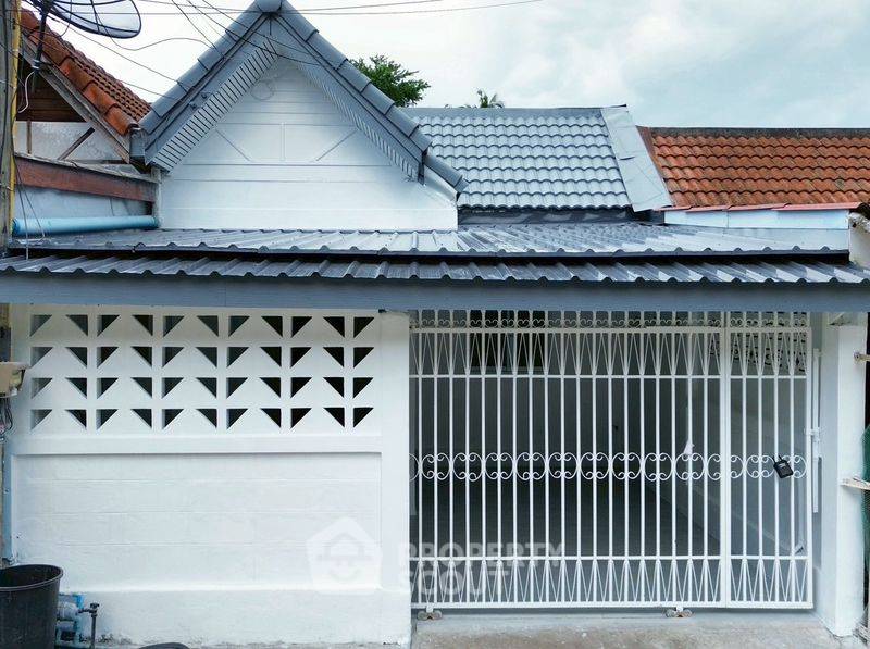 รูป ทาวน์เฮาท์ 3-ห้องนอน ใกล้ พัทยาตะวันออก (ID 2111950) - รูปที่ 1/16