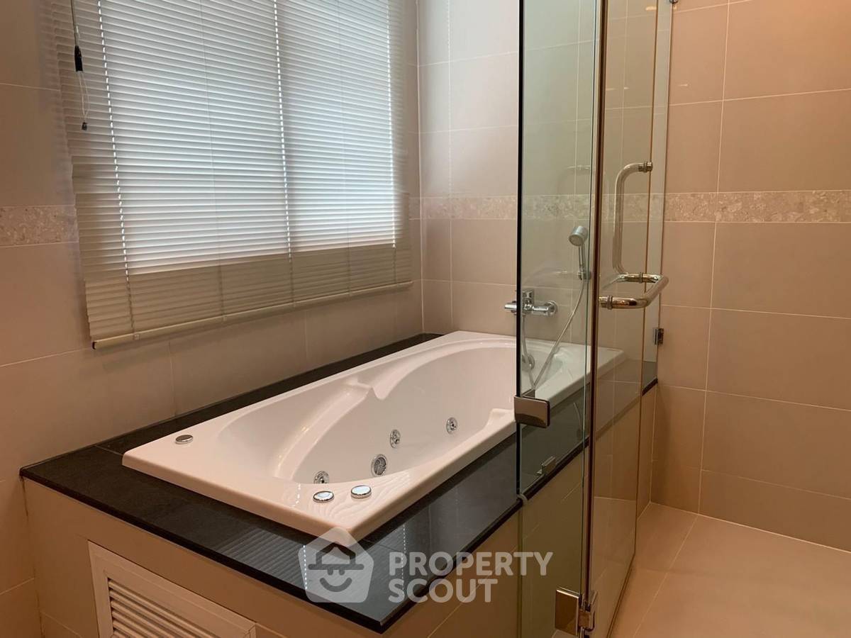 picture 3-BR Condo at The Crest Ruamrudee near BTS Phloen Chit (ID 1963304) - 13/17