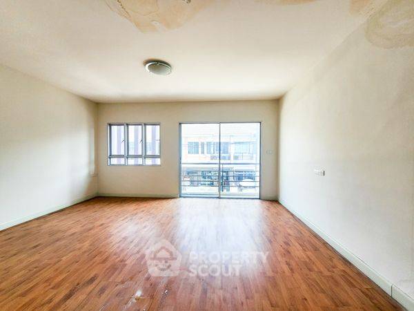 รูป ทาวน์เฮาท์ 4-ห้องนอน ใน บางขุนกอง (ID 2028251) - รูปที่ 5/16