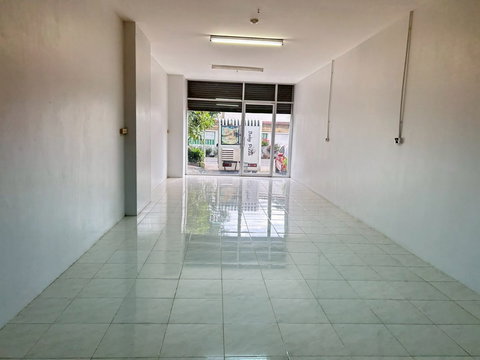 คอนโด ป.ธนา ทาวเวอร์ ขาย Shop ร้านค้า ชั้น 1 ทำเลดี ใกล้ MRT โชคชัย 4